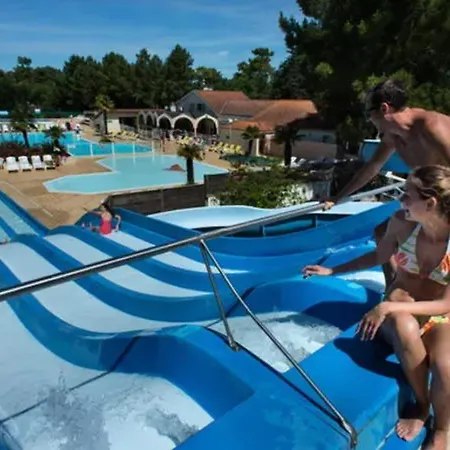 펜션 Accueillant A Avec Piscine *