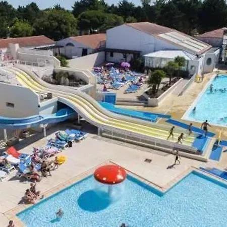 Accueillant A Avec Piscine