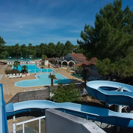 Accueillant A Avec Piscine 펜션 *
